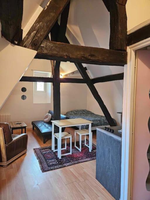 Le Petit Medieval Apartment มงต์ลูซง ภายนอก รูปภาพ