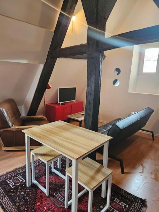 Le Petit Medieval Apartment มงต์ลูซง ภายนอก รูปภาพ
