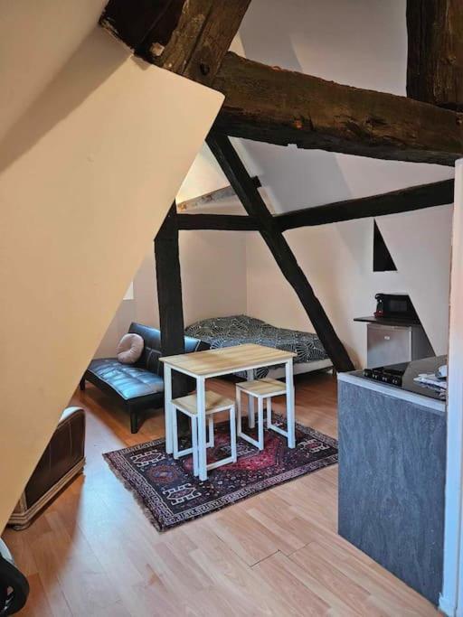 Le Petit Medieval Apartment มงต์ลูซง ภายนอก รูปภาพ