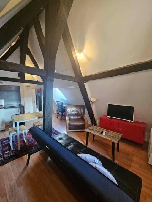 Le Petit Medieval Apartment มงต์ลูซง ภายนอก รูปภาพ